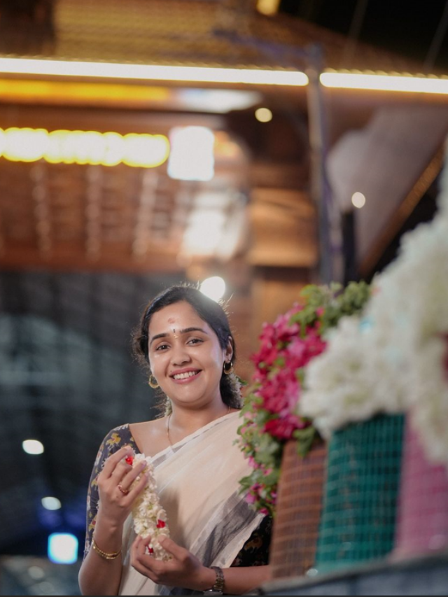 Actress Ananya At Guruvayur Temple