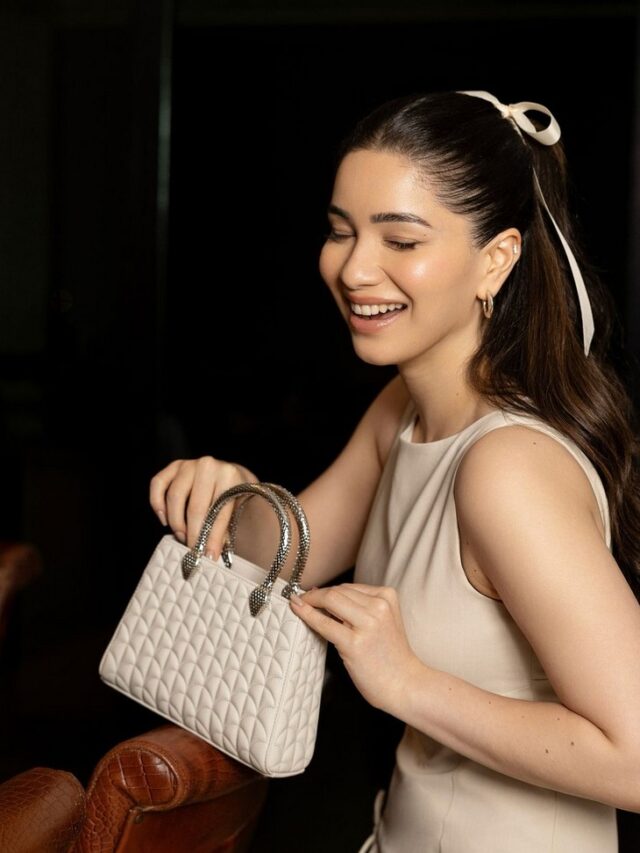 Sara Tendulkar Showcases Her Handbag