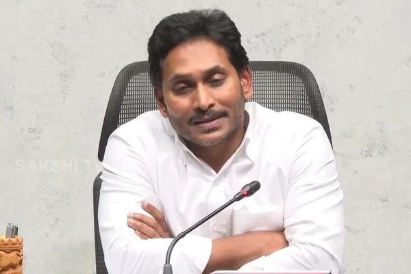 Women gave shock to Jagan in flood affected areas