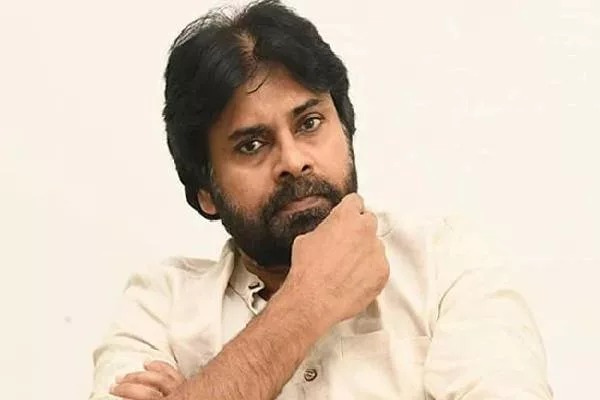 పవన్ కల్యాణ్‌ కు హైదరాబాద్ కోర్టు “మనోభావాల” సమన్లు