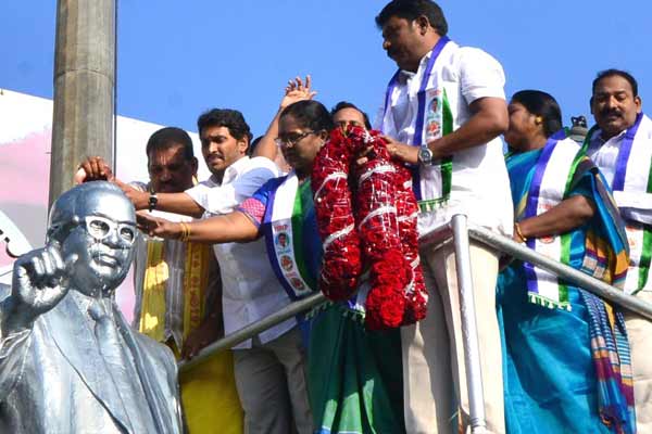 YSR Congress gives milk bath to Ambedkar - Telugu360