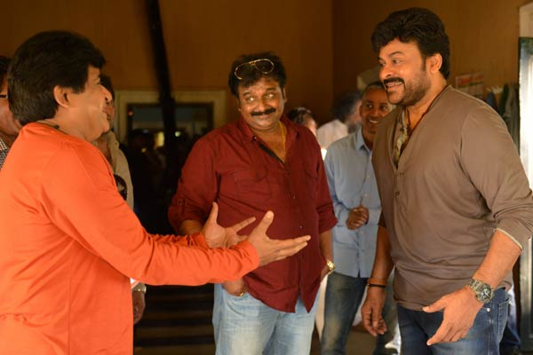 Chiranjeevi turns to Bollywood