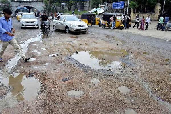 Hyderabad roads, KCR, TS govt, GHMC roads, contractors claim bills