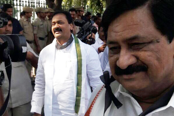 Congress staged walkout in Telangana Council seeking release of input subsidy