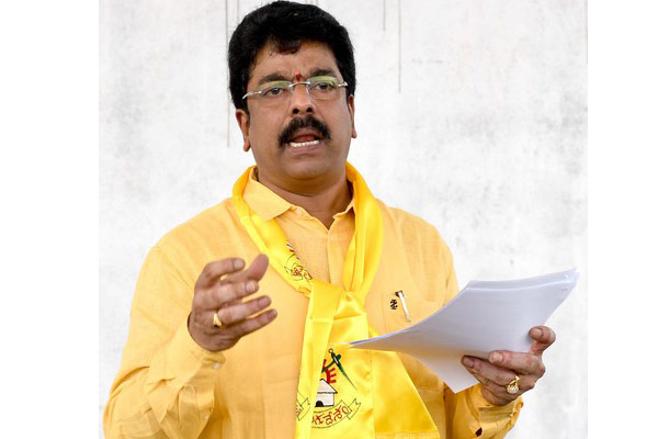 ​Bonda Uma talks about BJP, but not about his wife