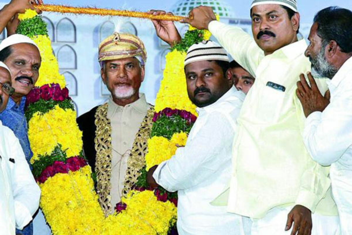 Chandrababu-Naidu-joins-Muslims-in-Eid-p