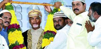 Chandrababu Naidu joins Muslims in Eid prayers