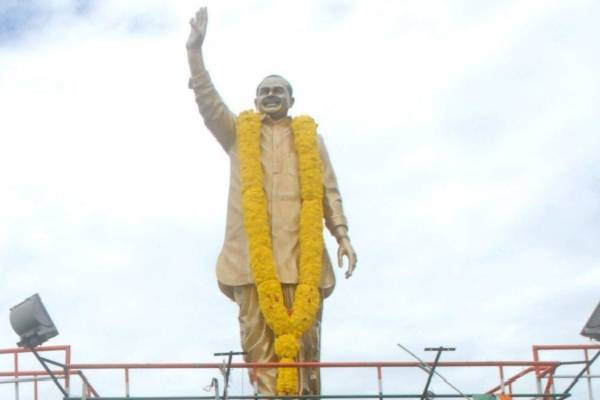 Will TRS govt remove YSR statues from Telangana?