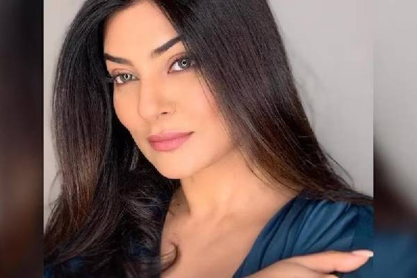 Sushmita Sen suffers a heart attack - Telugu360