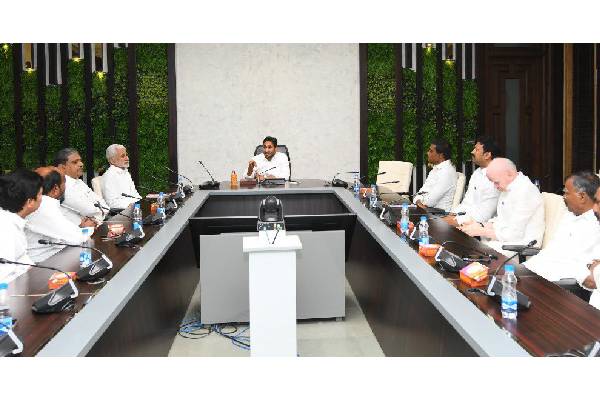 Y S Jagan Mohan Reddy met the party MPs at his Tadepalli camp office