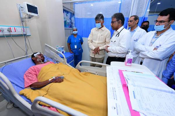 Chandrababu visits and reassures pharma blast victims