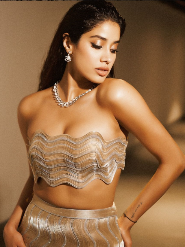 Janhvi Kapoor Dazzling In Golden Look