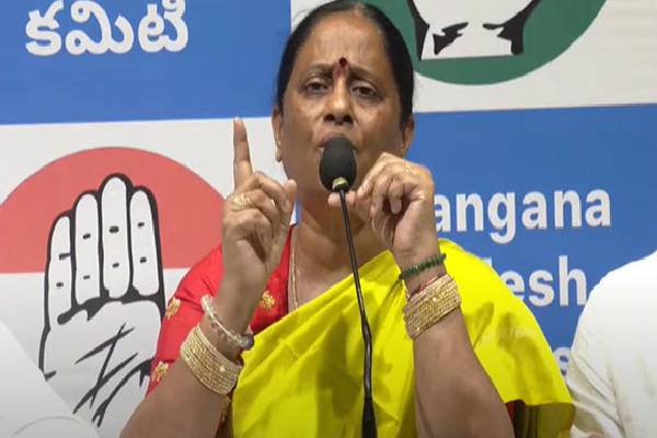 konda surekha serious allegations over tollywood and brs leaders