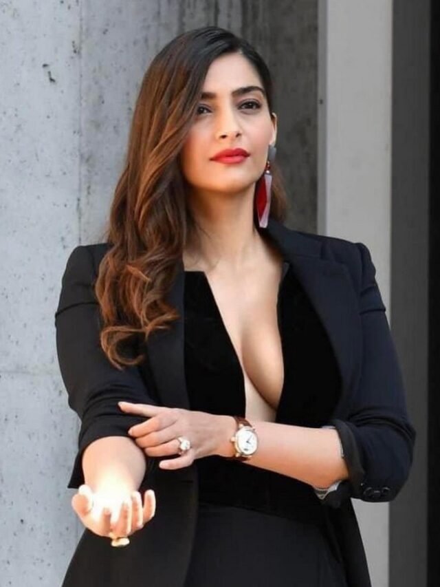 Sonam Kapoor’s cleavage show