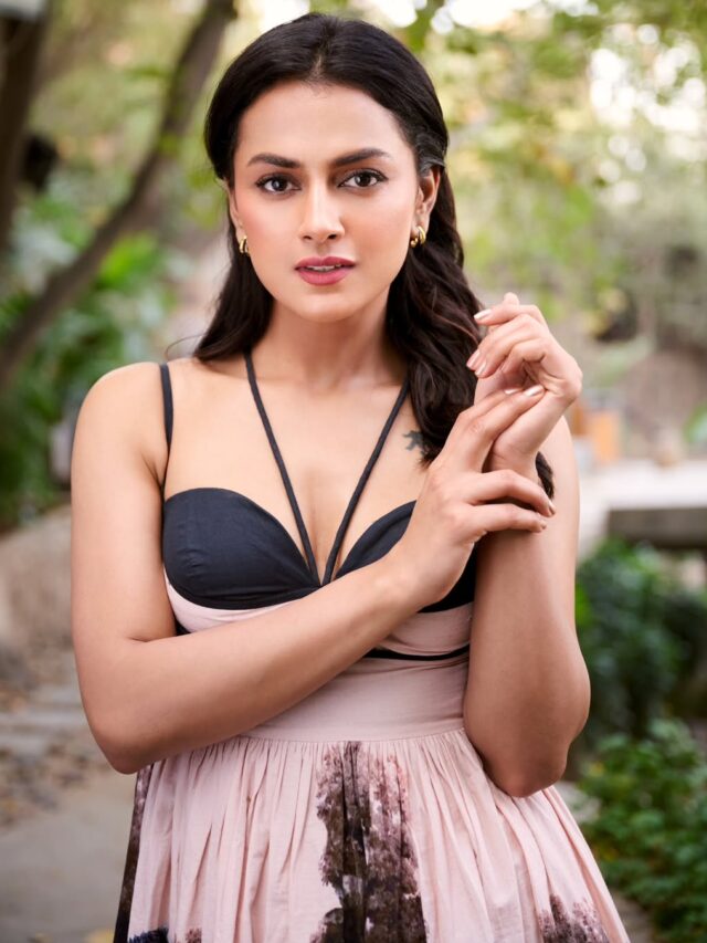 Shraddha Srinath Pretty look